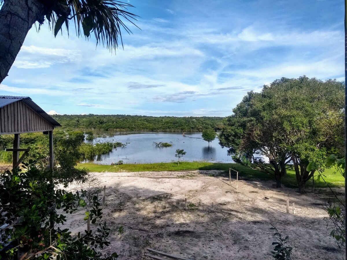 Casa nas Margens do Rio Tarumã Mirim