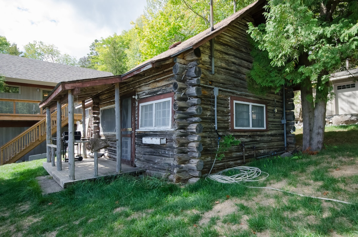 Camp Mary Anne -小木屋3