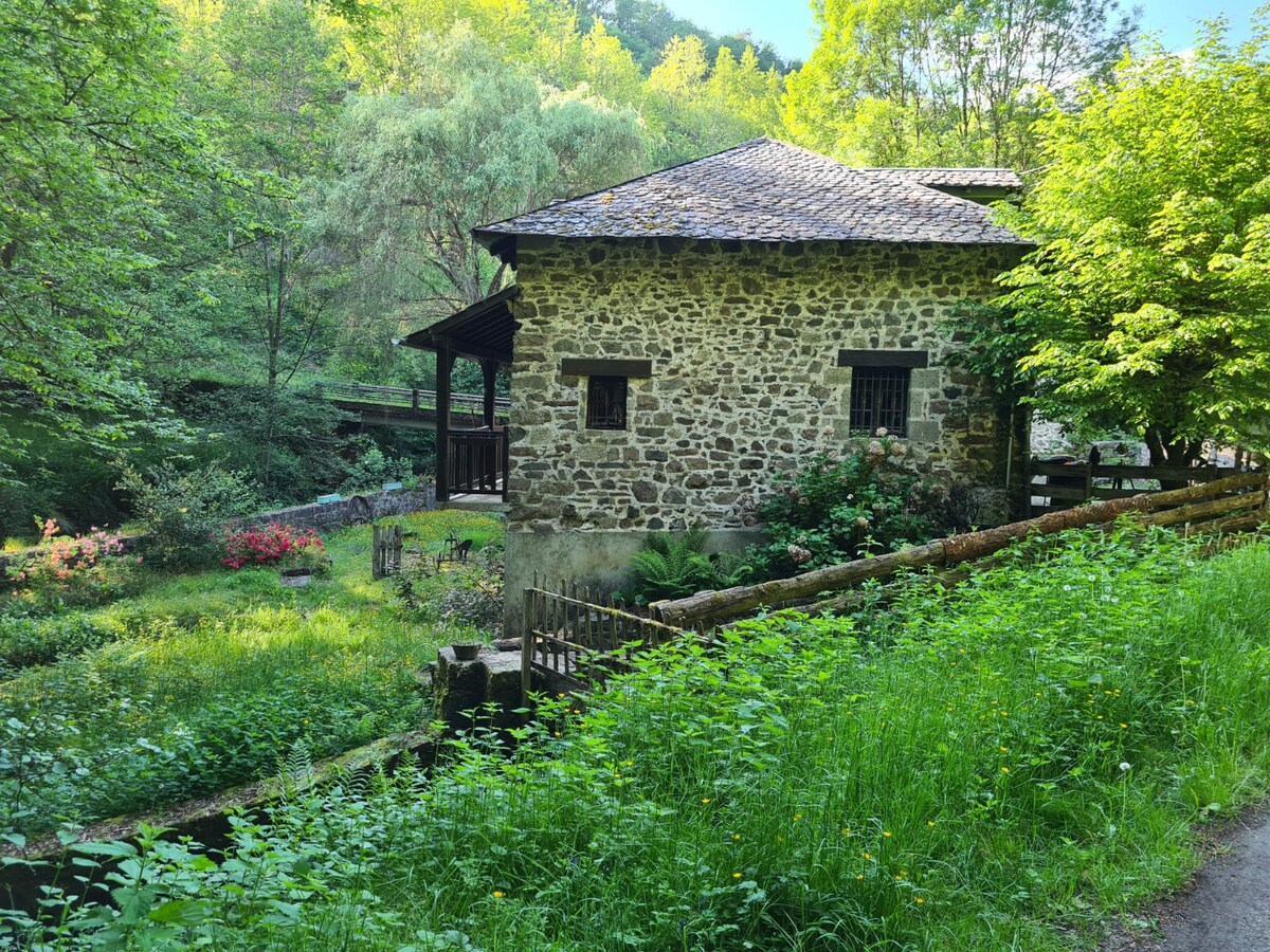 Charmant moulin rénové, logement atypique.