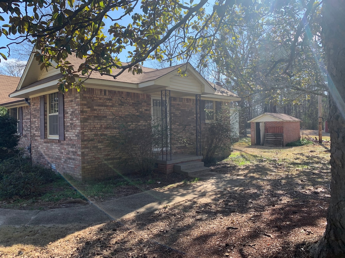 Tupelo's Blue Suede Cottage