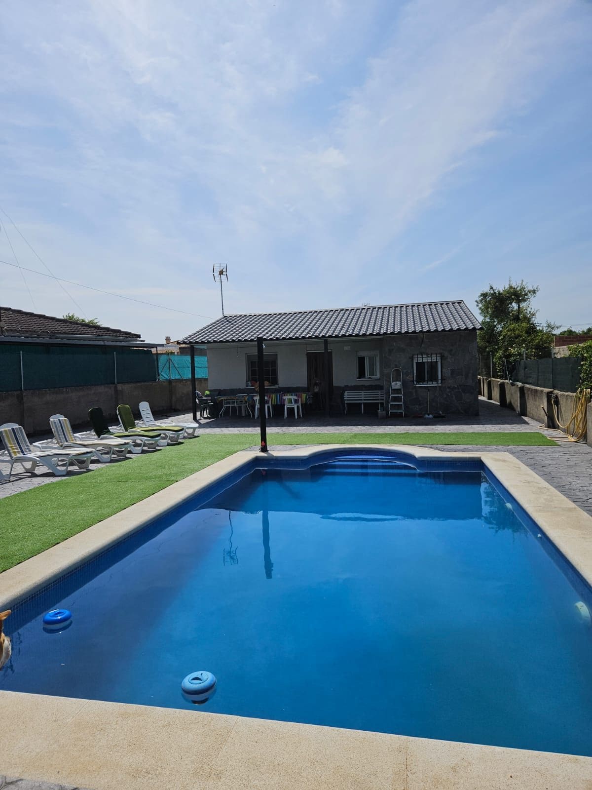 casa con piscina en escalona