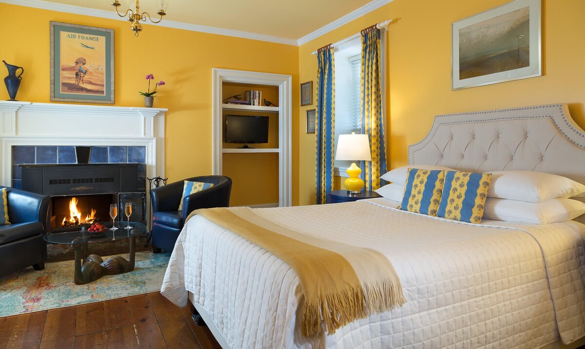 Cozy Hideaway with Toasty Fireplace at French Wine Country Inn - The Monet