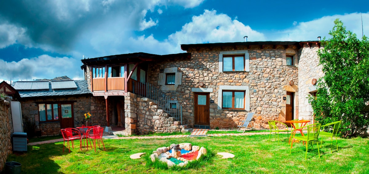 Casa rural 4 estrellas:hidromasaje,chimenea,2 pax