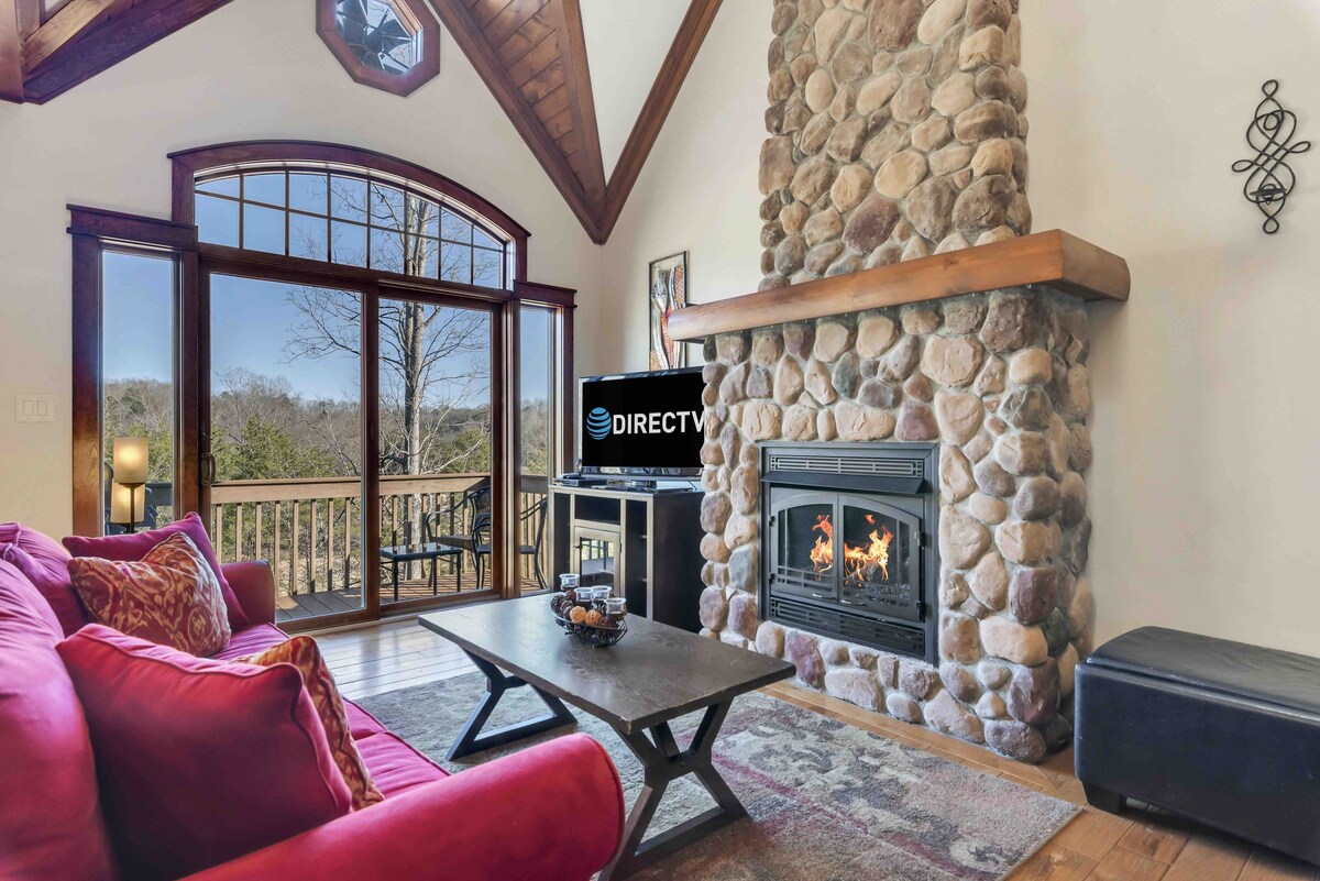 Luxury Home w/ Mountain Views & 400 MB/S Wi-Fi