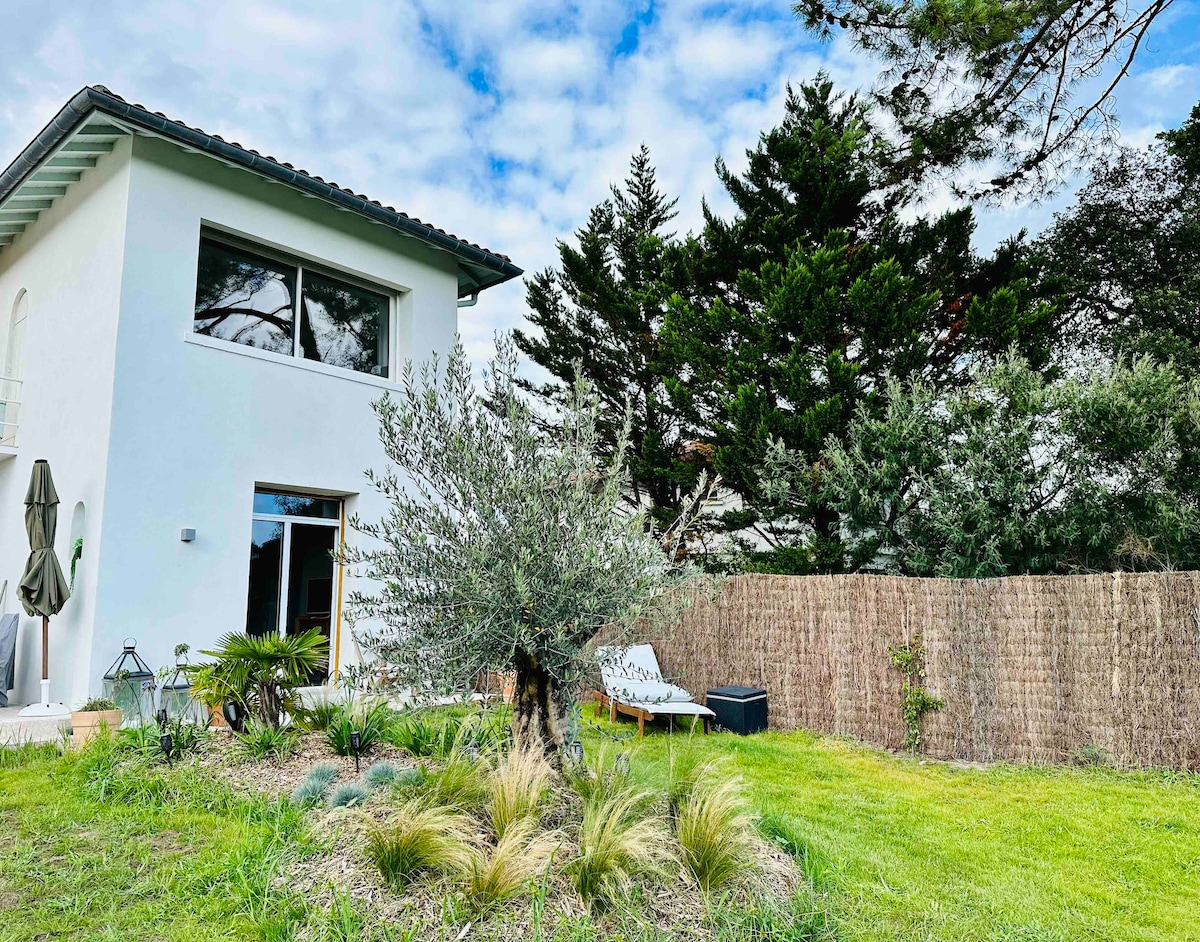 Beau Duplex de 50m2 avec jardin & vue Pyrénées.