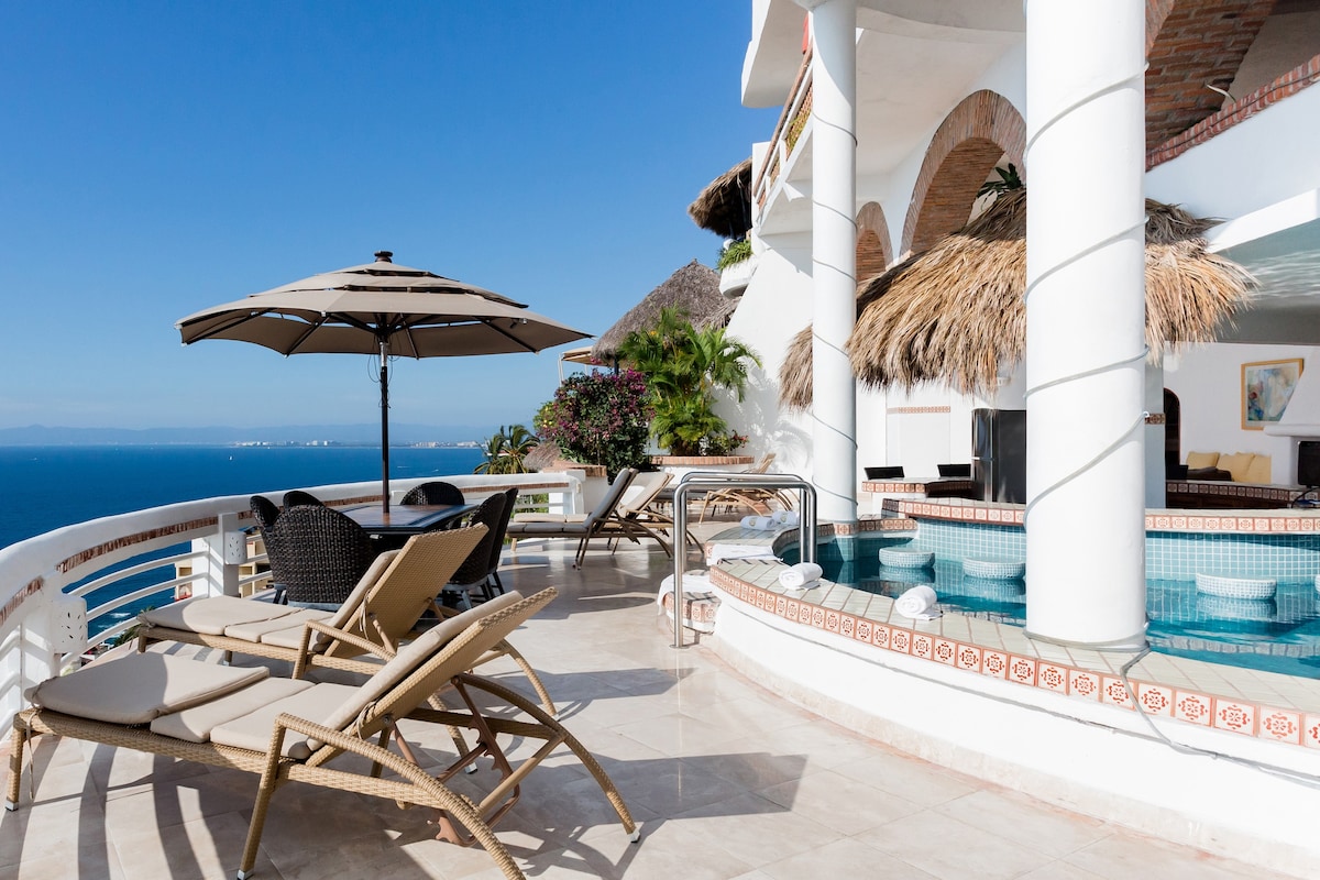 从蓝色别墅（ Villa Azul ）欣赏班德拉斯湾的全景