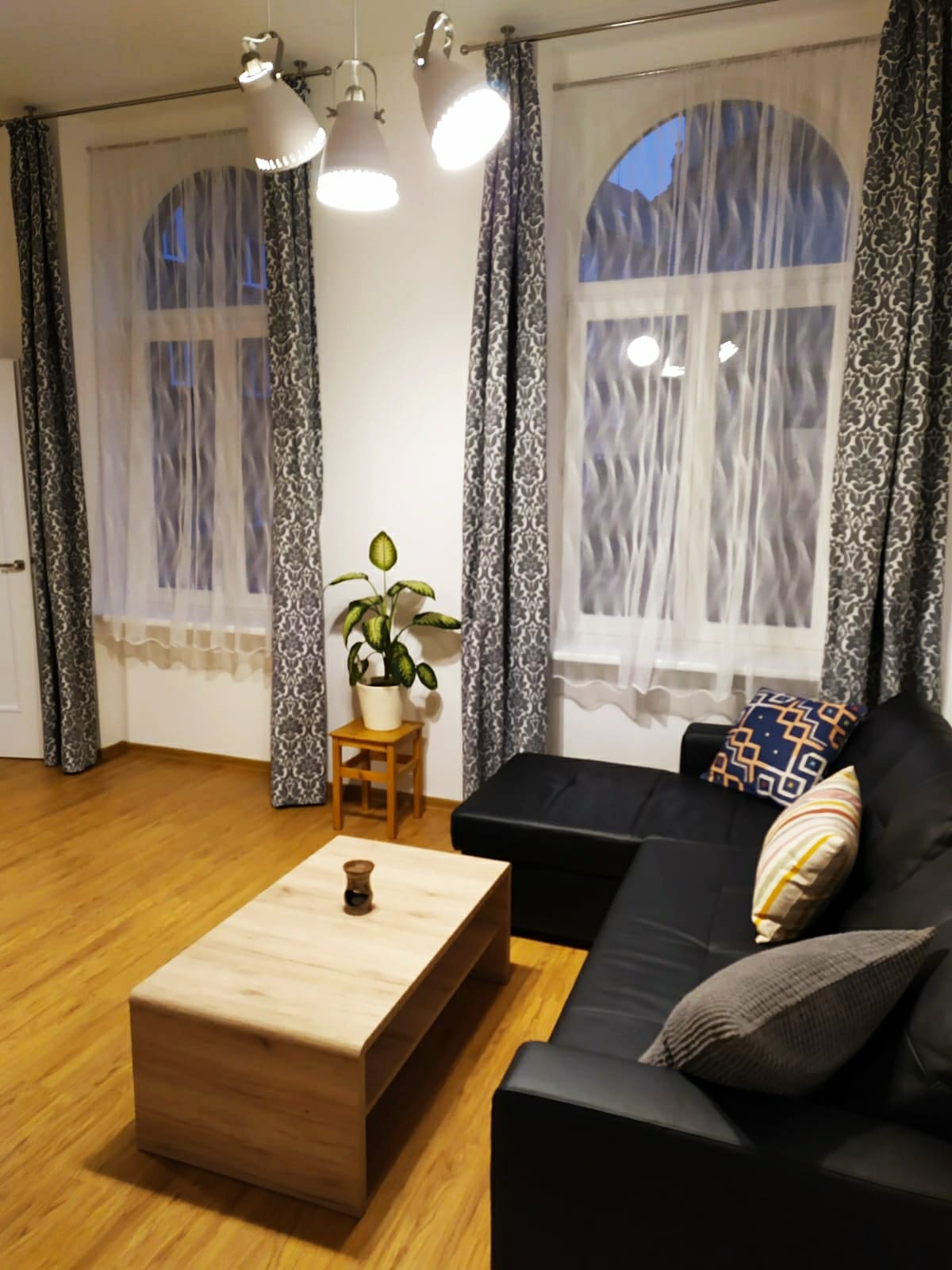 位于奥帕瓦（ Opava ）市中心的精美翻新公寓