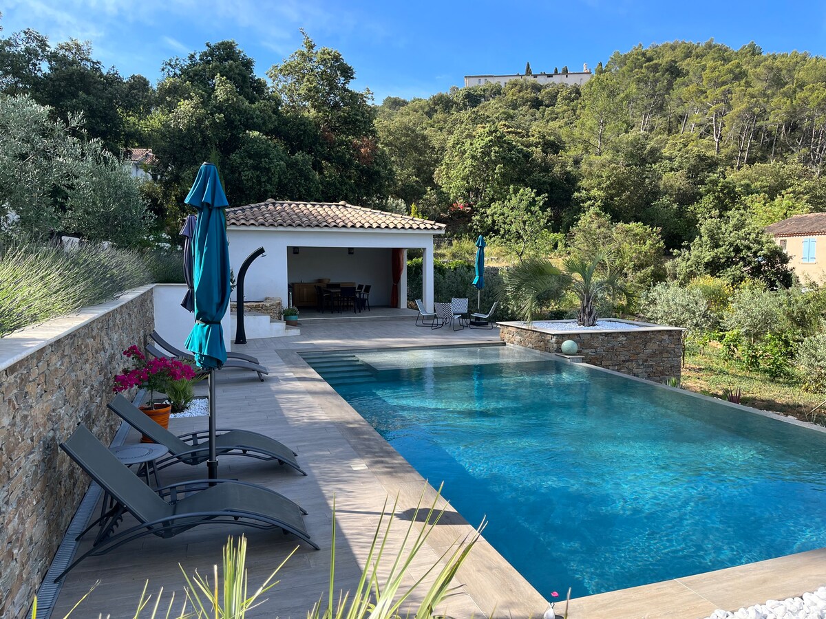 Villa au calme avec jolie vue et piscine privative