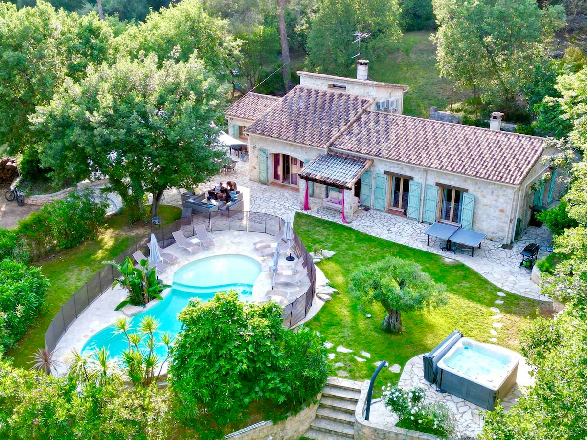 Estate on 1Ha:  3 houses, 28 ° Pool, SPA, Families