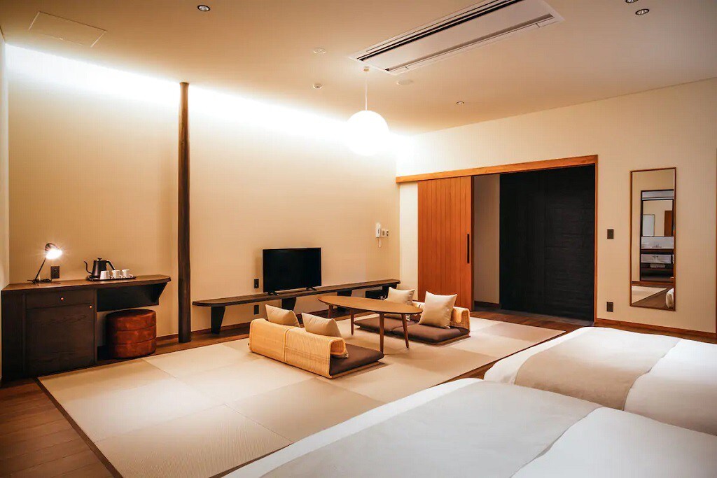 HOTEL KARUIZAWA CROSS / Asia Oriental 8 people