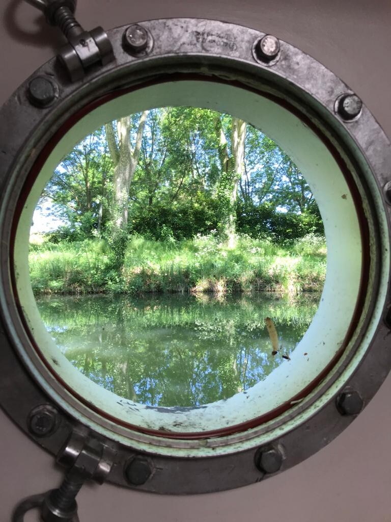 Péniche sur le canal du midi proximité de Toulouse