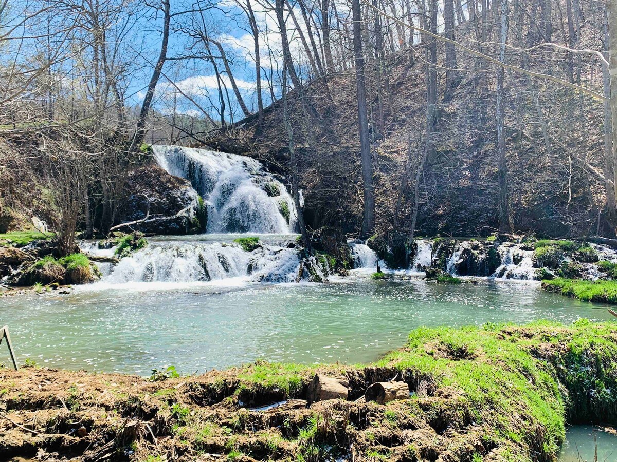 Beaverdam Falls, Wallace Cottage in Union