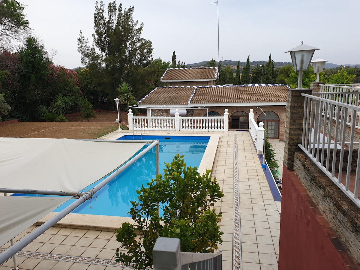 Bonita Villa con piscina privada cerca de Sevilla