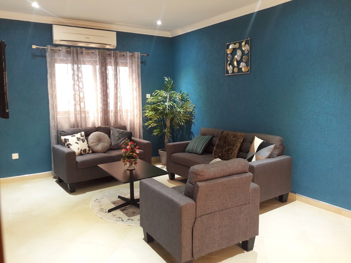 Osu Accra的舒适公寓，带阳台