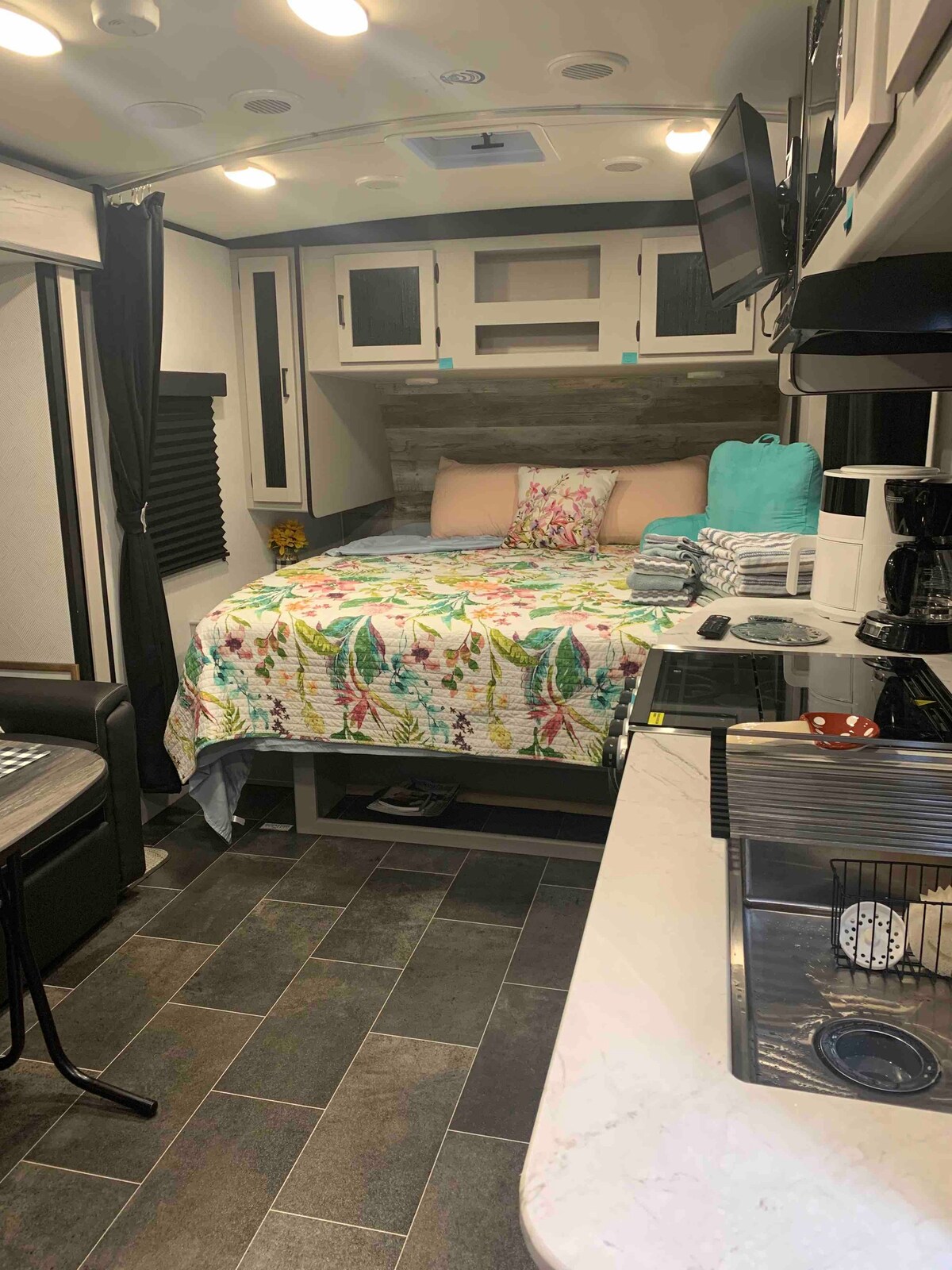 Freedom In the Pines - Comfy Camper