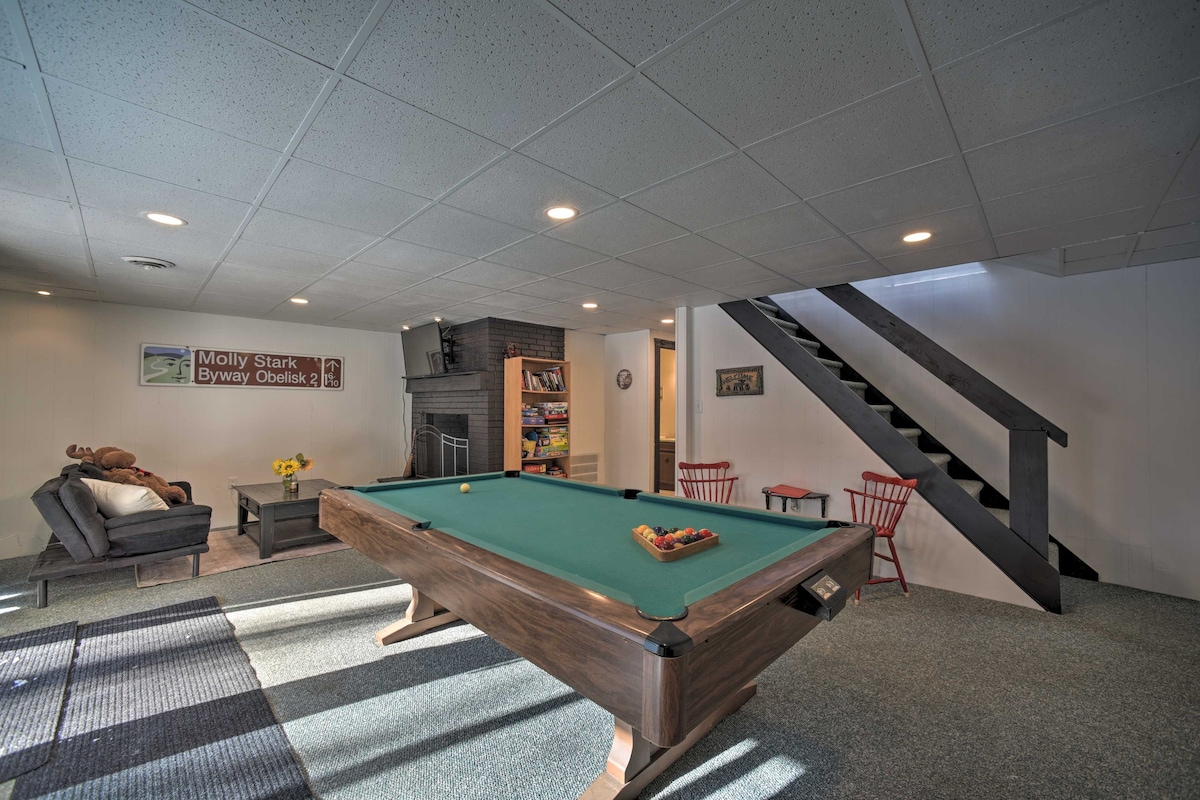 Cozy A-Frame Cabin w/ Pool Table: 8 Mi to Mt Snow!