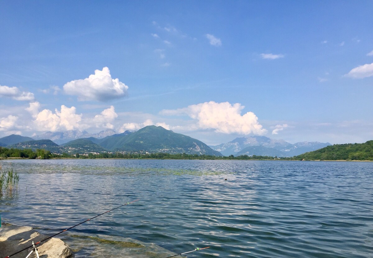 温馨的房子，可欣赏湖景