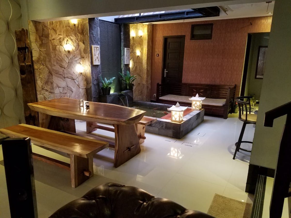 Omah Jalimbar Guest House Luas Nyaman  dan Elegan
