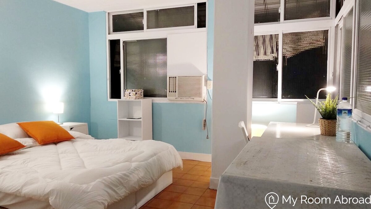 Bright Double bedroom next to Shida and Yonkang st