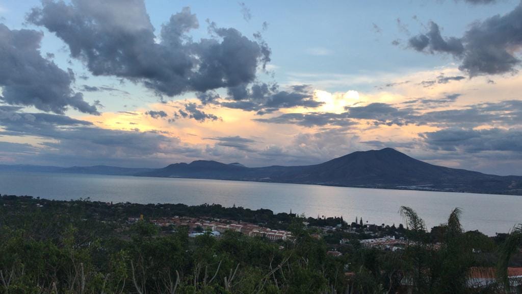 Colibrí别墅，可欣赏查帕拉湖（ Lake Chapala ）的壮丽景色。