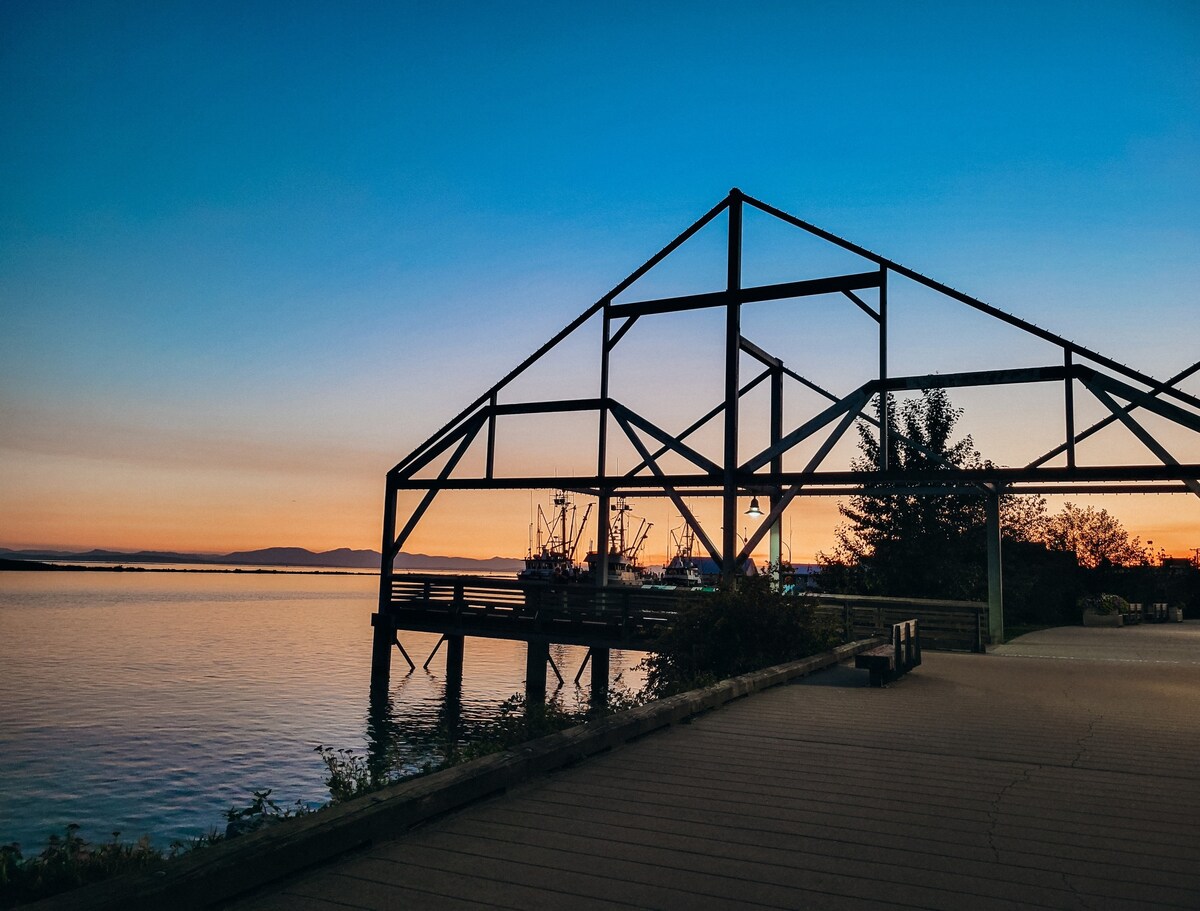 华丽的Steveston Village 4卧/4卫（最少30天）