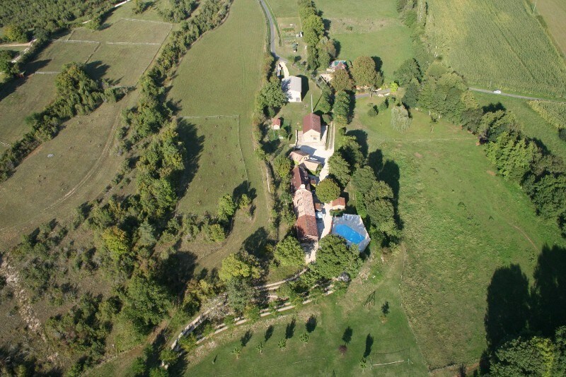 Gîte avec piscine près de Sainte Alvère