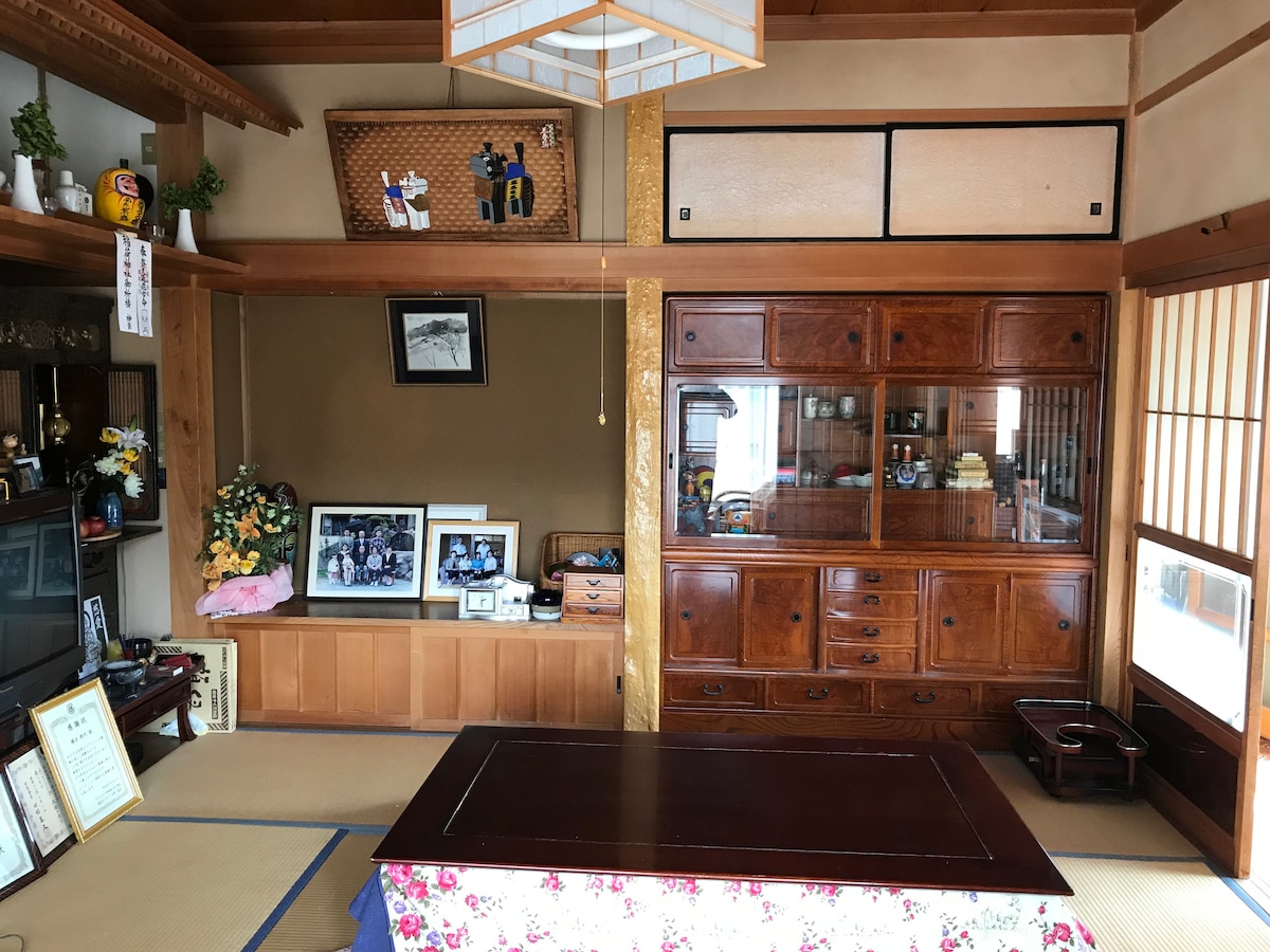 西式客房，从日本花园可以欣赏到红色屋顶的美景