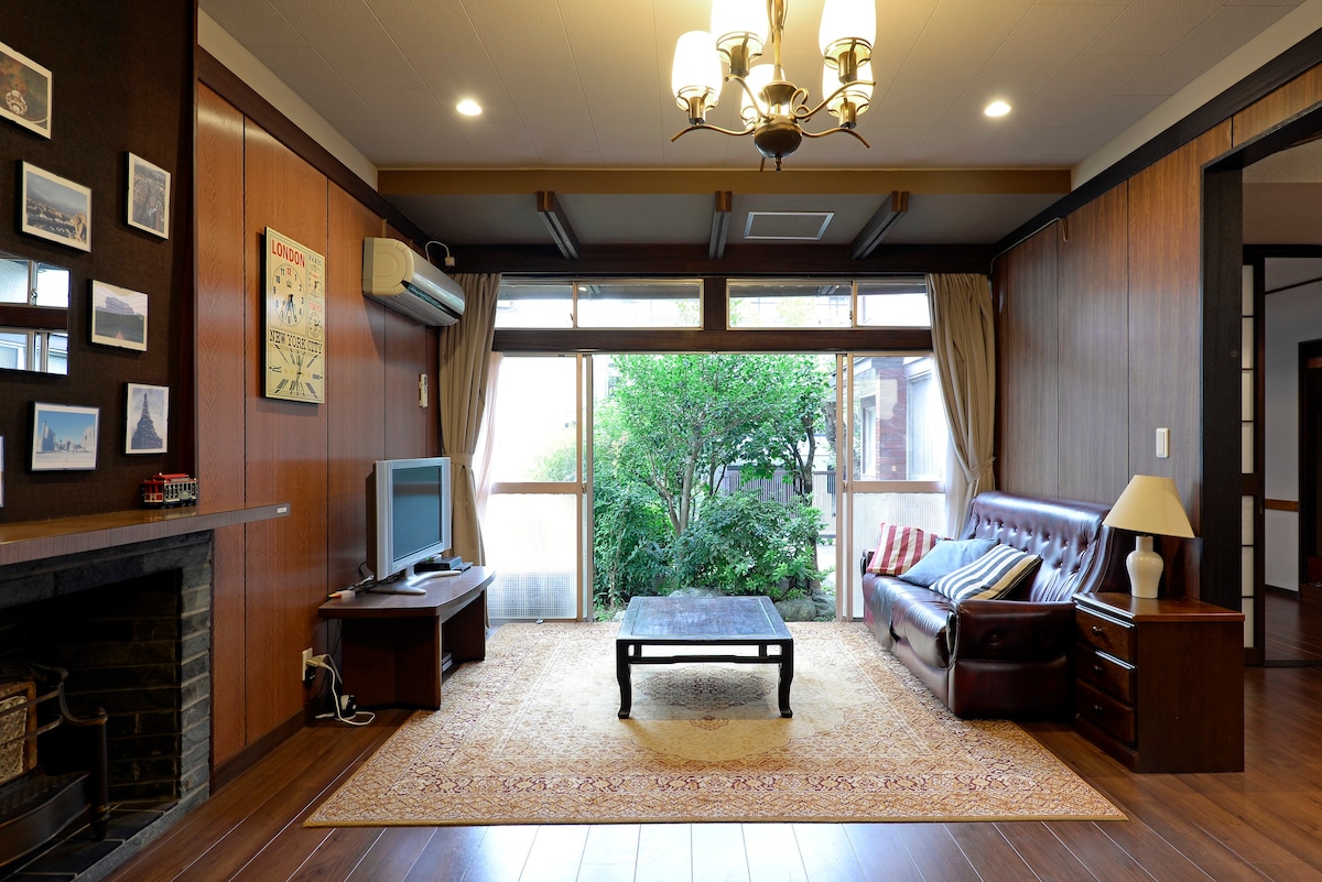Modern Japanese house w/ garden