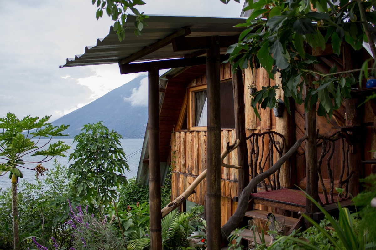 阿蒂特兰湖畔生态小屋