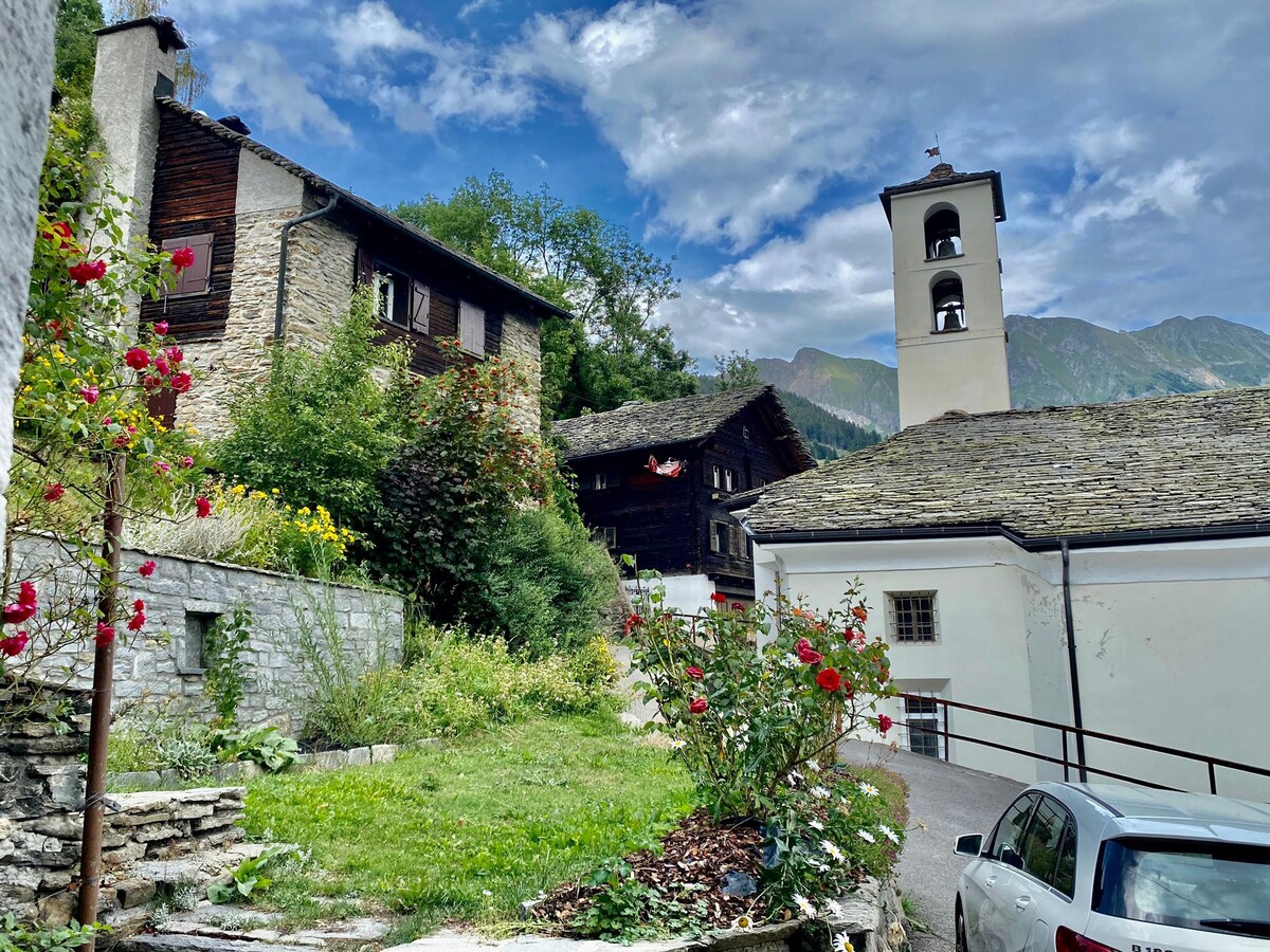 Casa Carletto, Typical old house of the Leventina