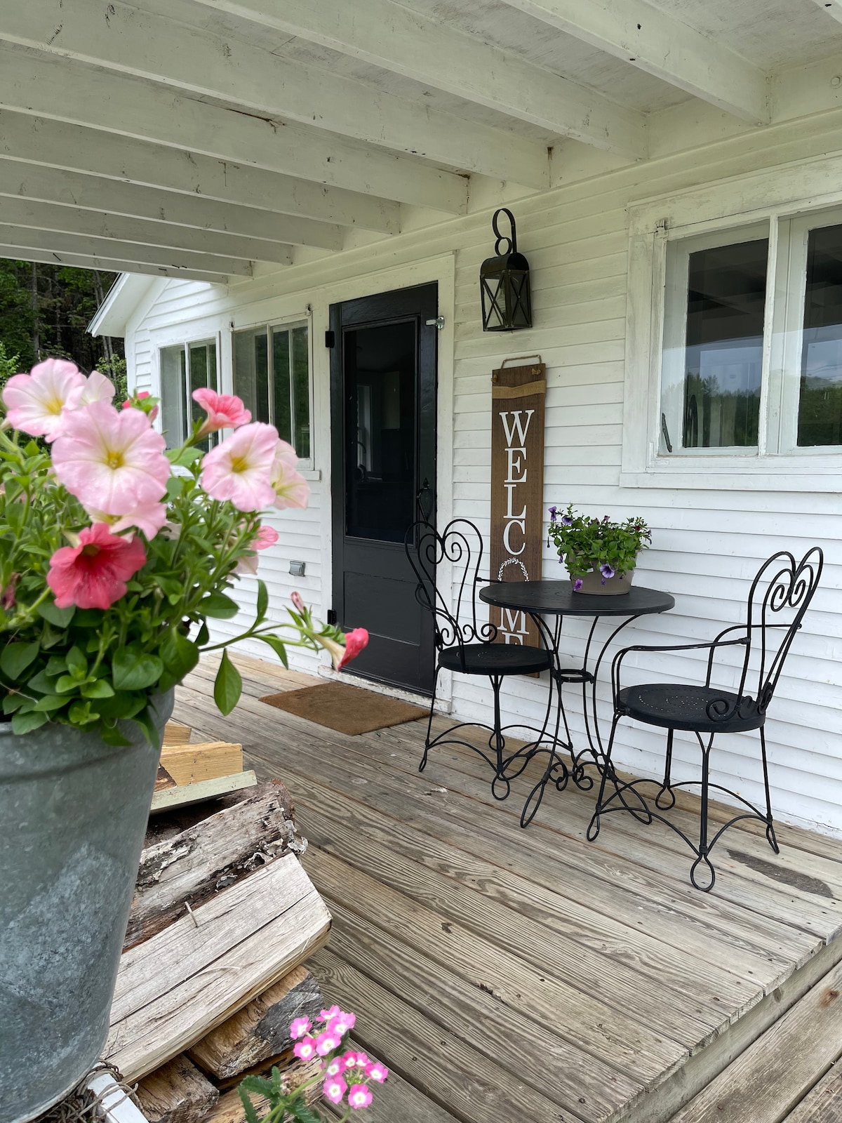 Vermont Country Cottage (Near Village)