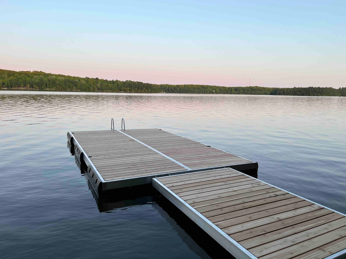 Private Lakefront Cottage on Gull Lake