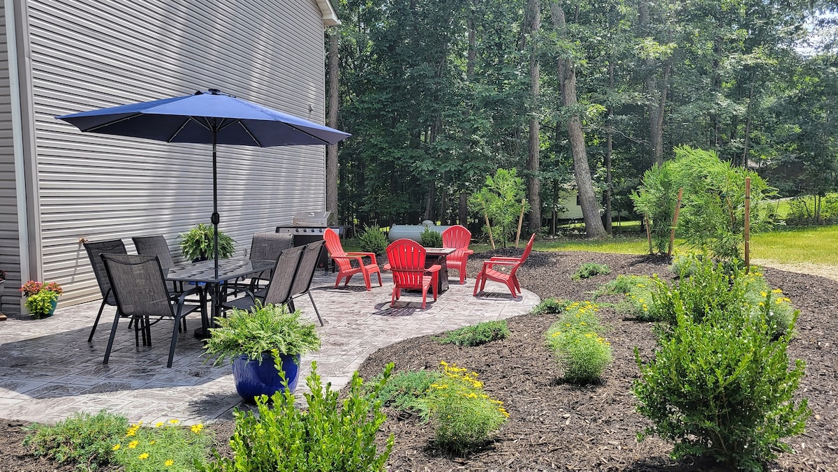 Spacious Haven Near LU|Patio-Playset-Grill-Firepit