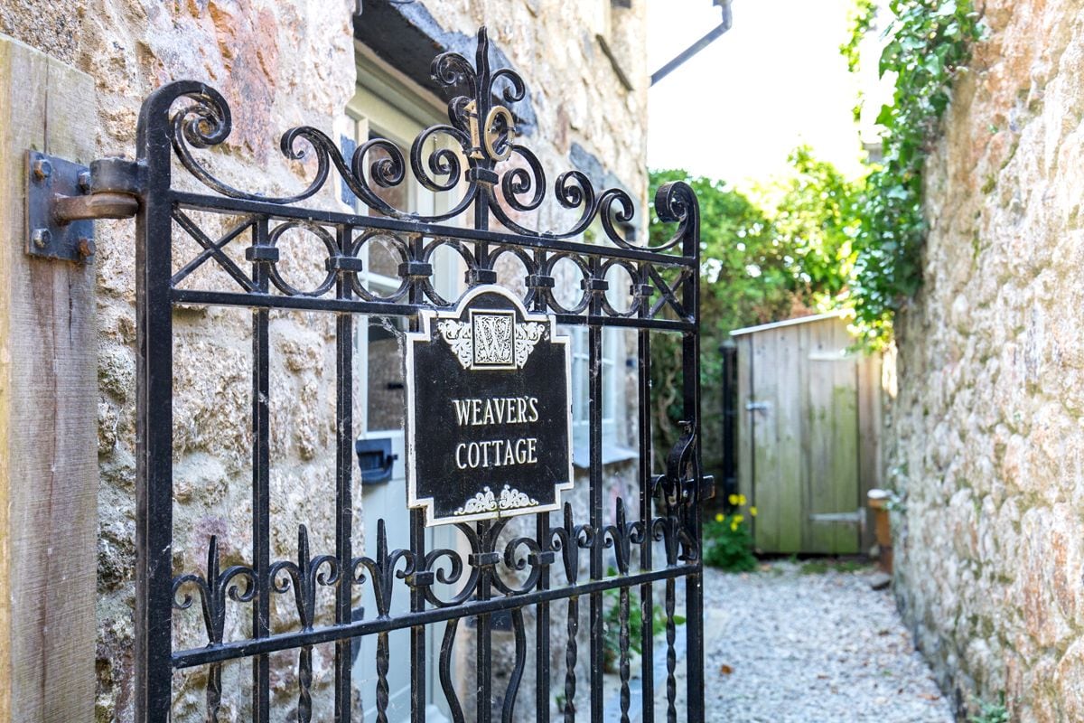 400 year old Dartmoor cottage