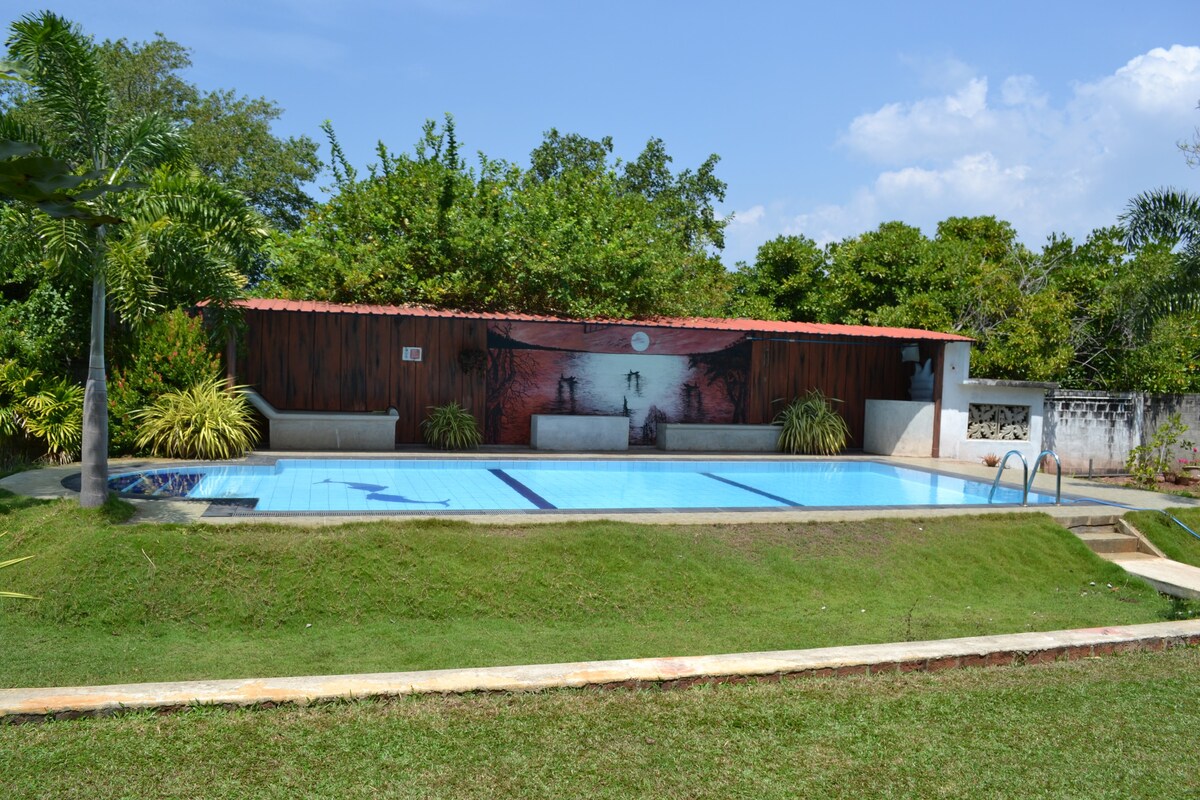 芭芭拉别墅私人泳池和斯里兰卡泻湖前