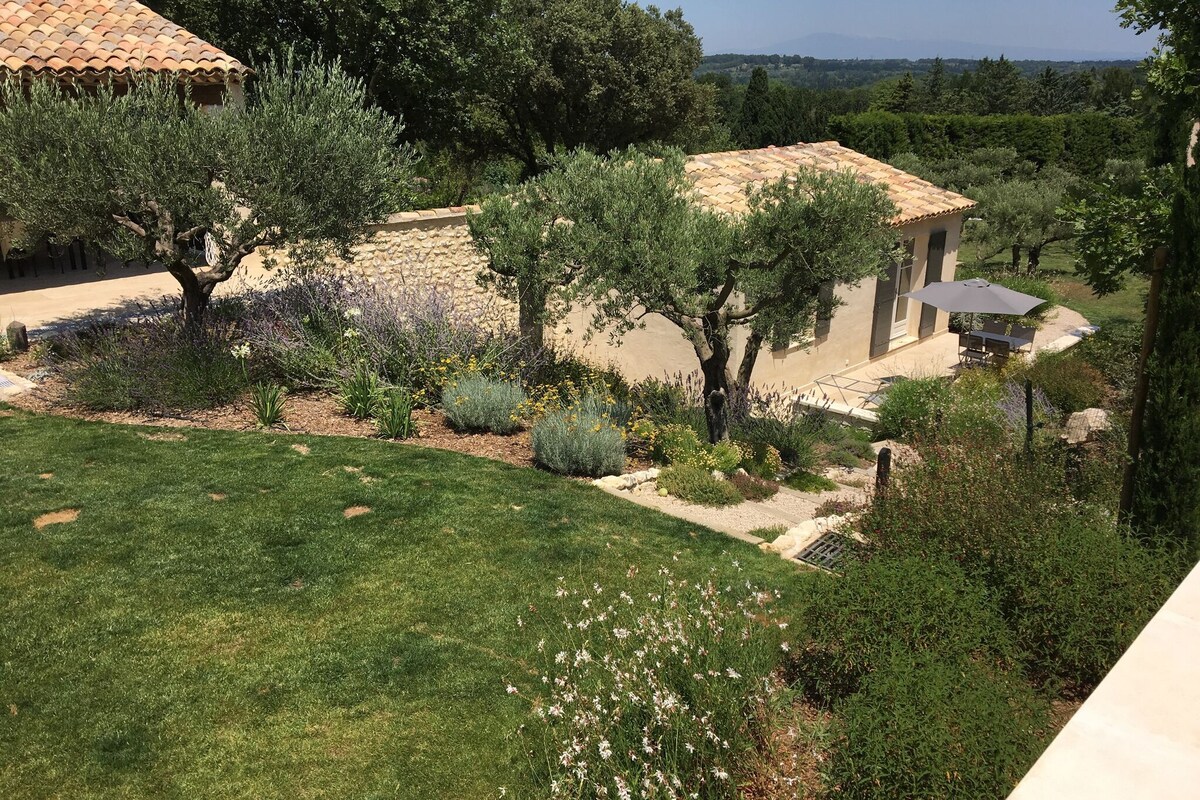 Gite with swimming pool and landscaped garden