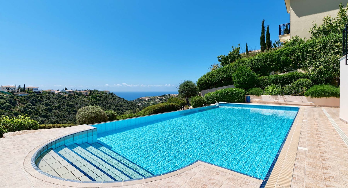 Spacious Villa Helidoni with stunning sea views