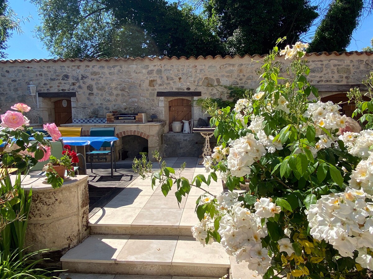 Magnificent Charente farmhouse with walled garden