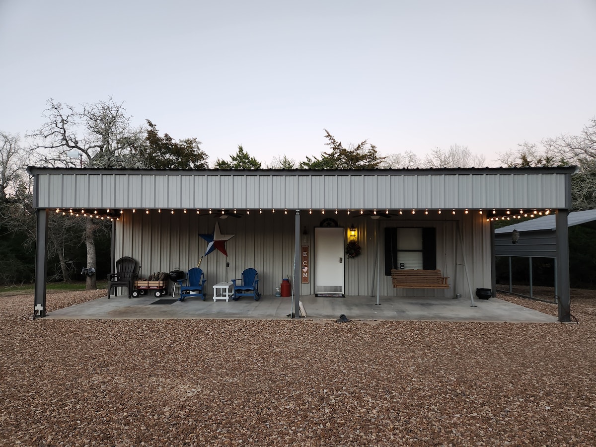 Guesthouse at Mighty Oaks Ranch