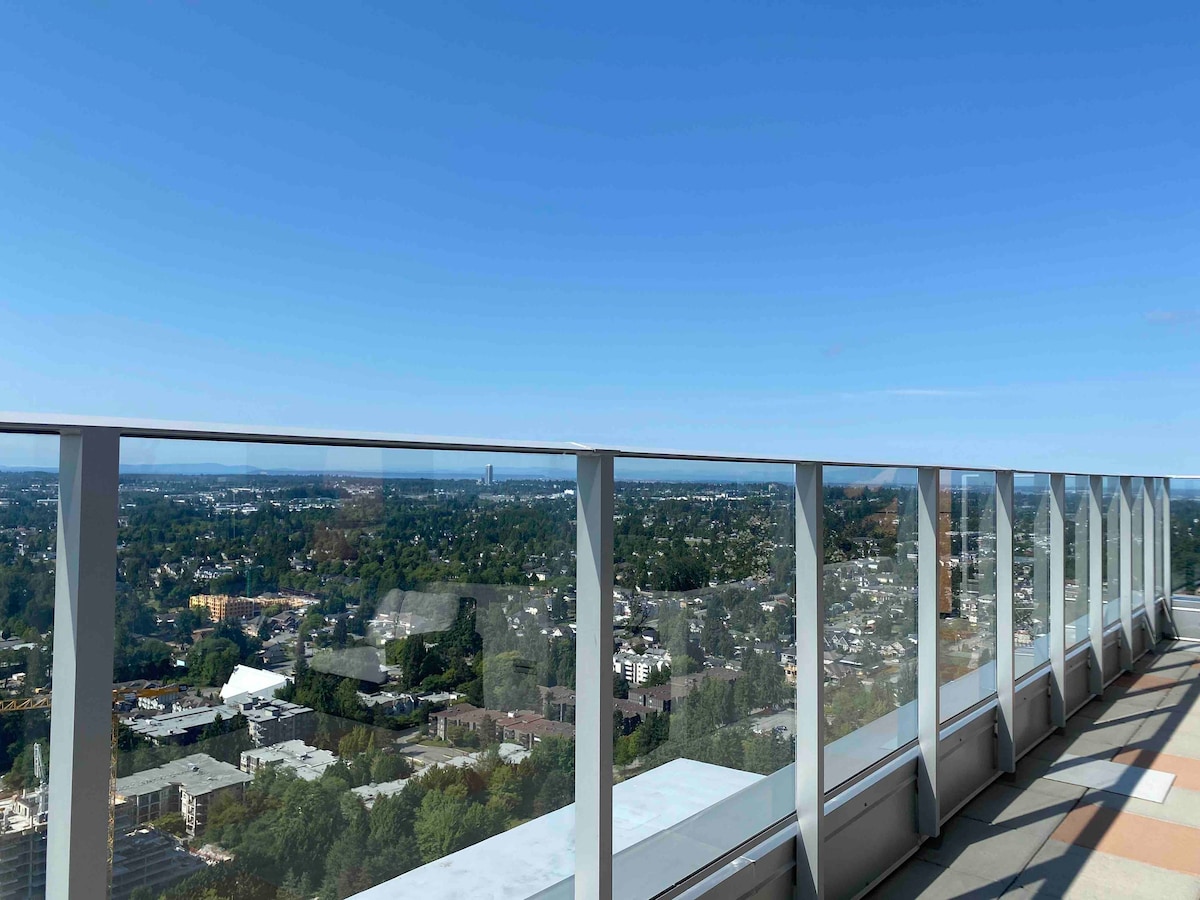 Brandnew Penthouse 2b2b, 3 min to skytrain