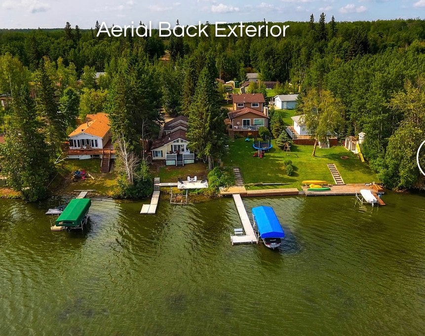 湖畔小屋美景