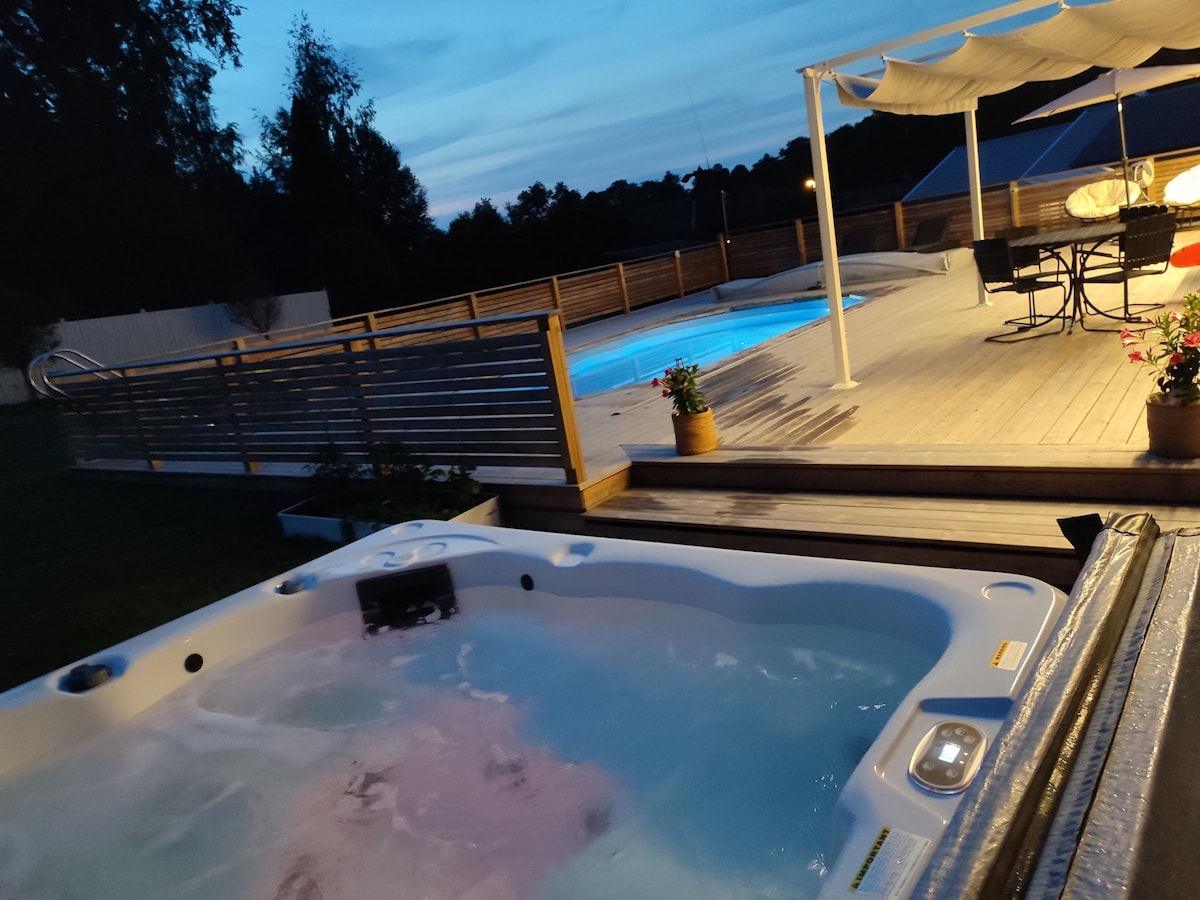 Hus med pool och bubbelbad, nära Örebro