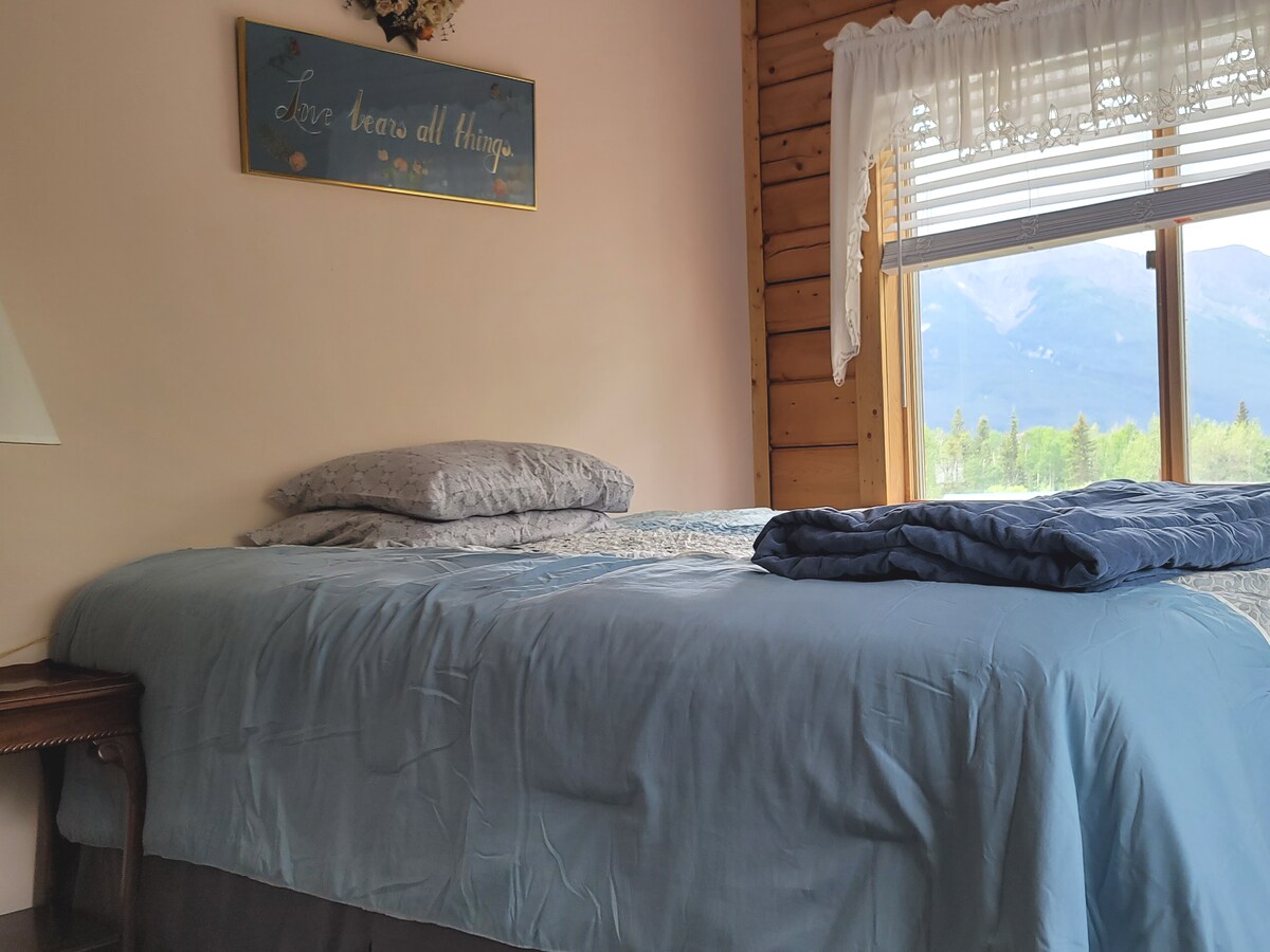 Rural Inn: Wrangell Mountain Homestead Room # 2