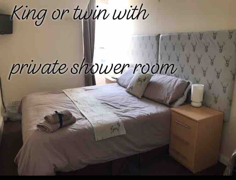 Wick、双床房或加大双人床房，独立淋浴间。