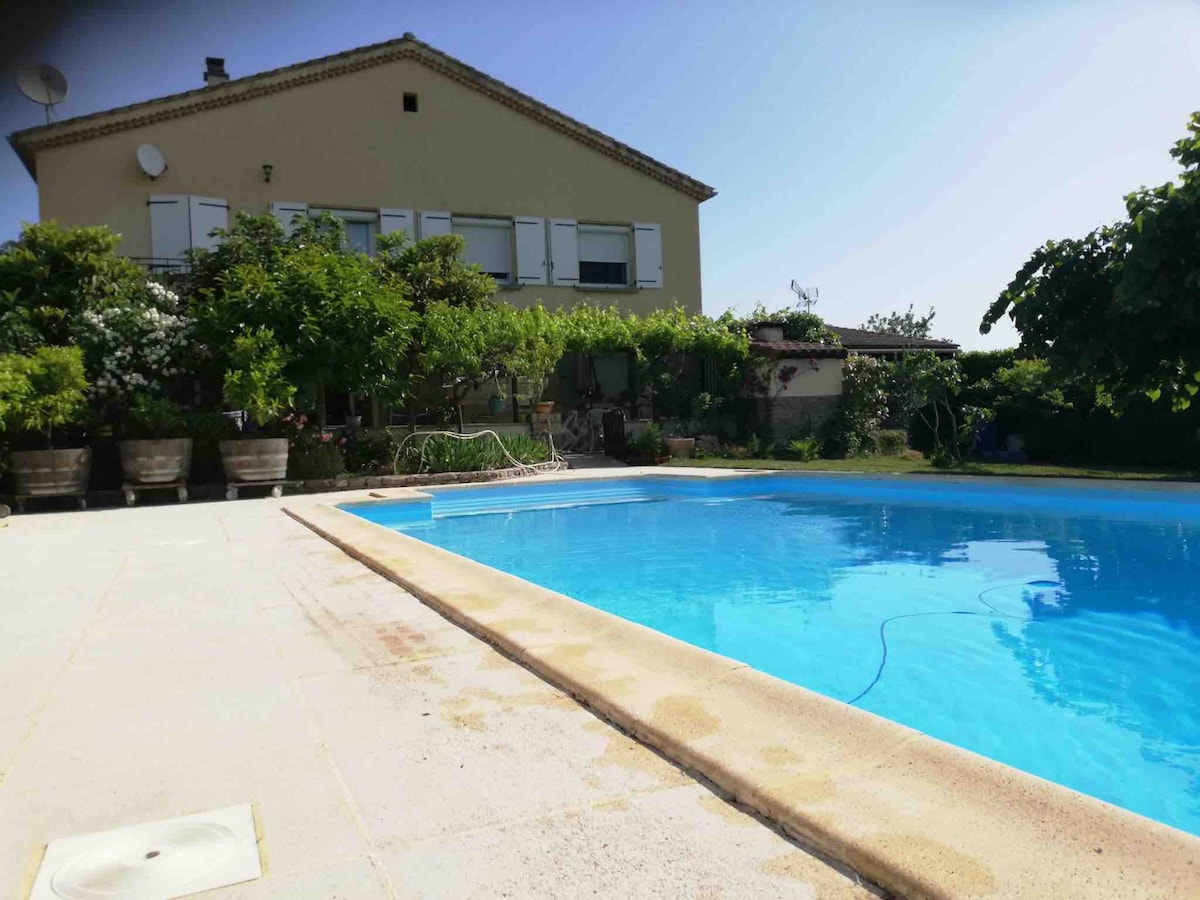 Appartement Sud-Ardèche avec piscine privée