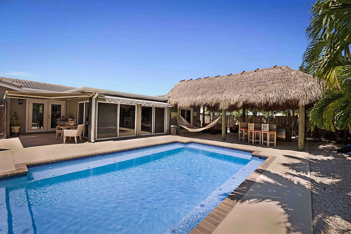 Tiki Lounge & Pool Paradise
