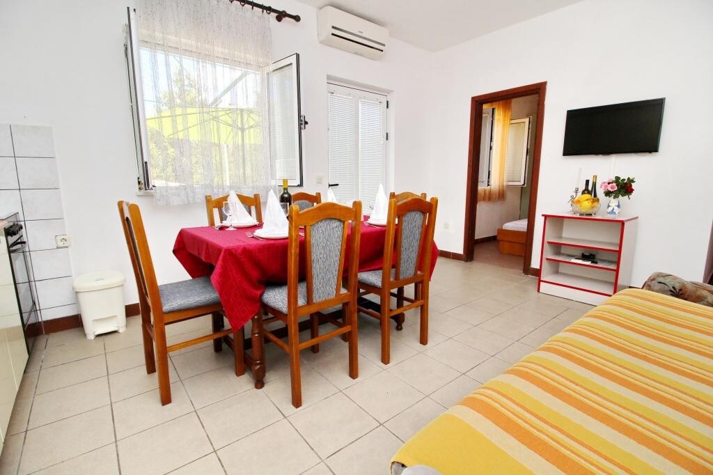 Apartments Neven - Two Bedroom Apartment with Terrace and Partial Sea View (A1)