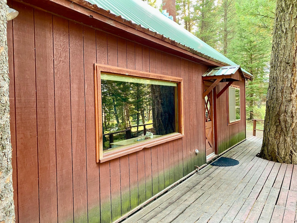 黄石松木屋（ Yellowstone Pine Cabin ） +4张床+无线网络+空调+24分钟