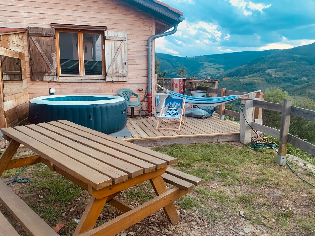 Chalet cosy et jacuzzi au cœur du parc du pilat