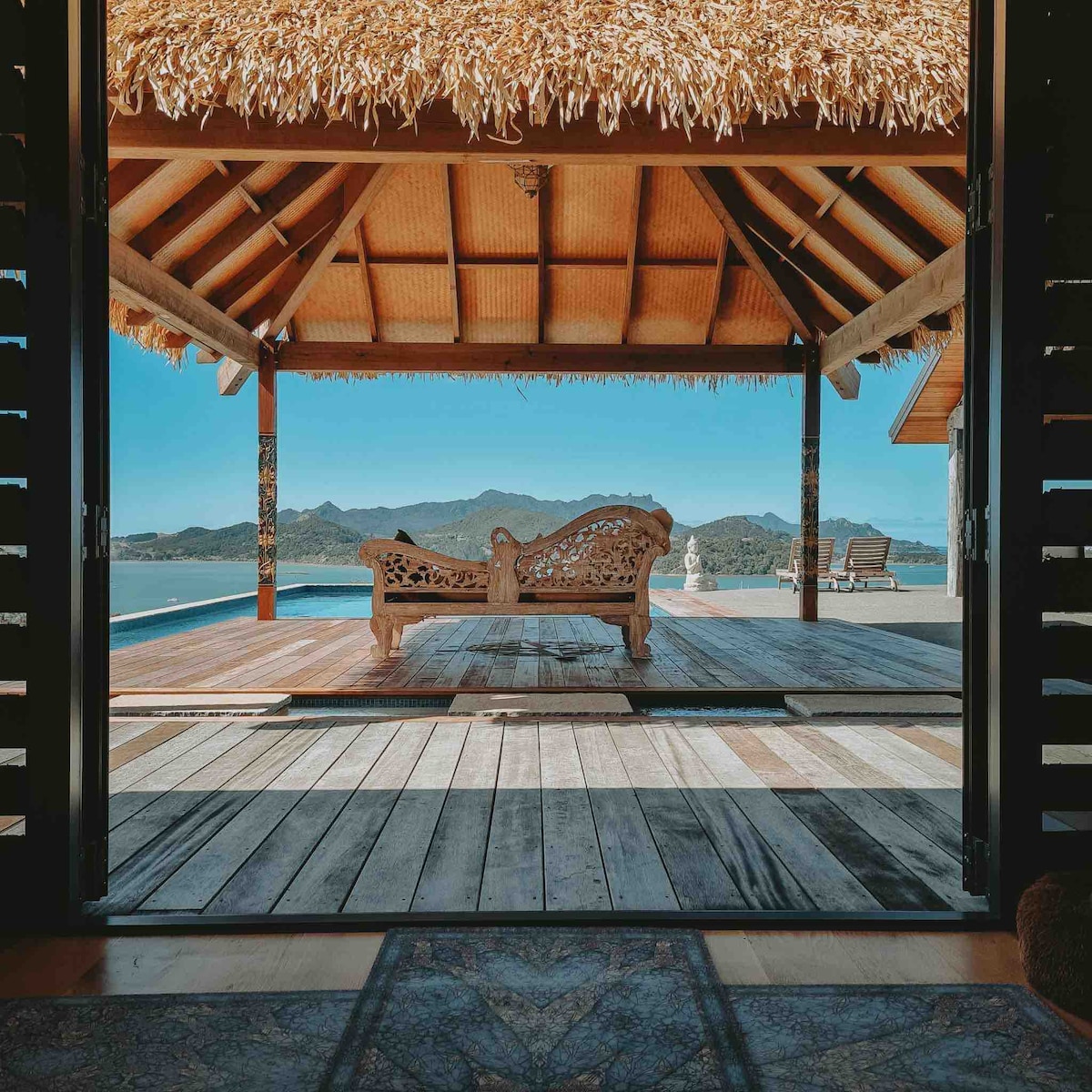 以巴厘岛风格的「Anahata」房间补充瑜伽
